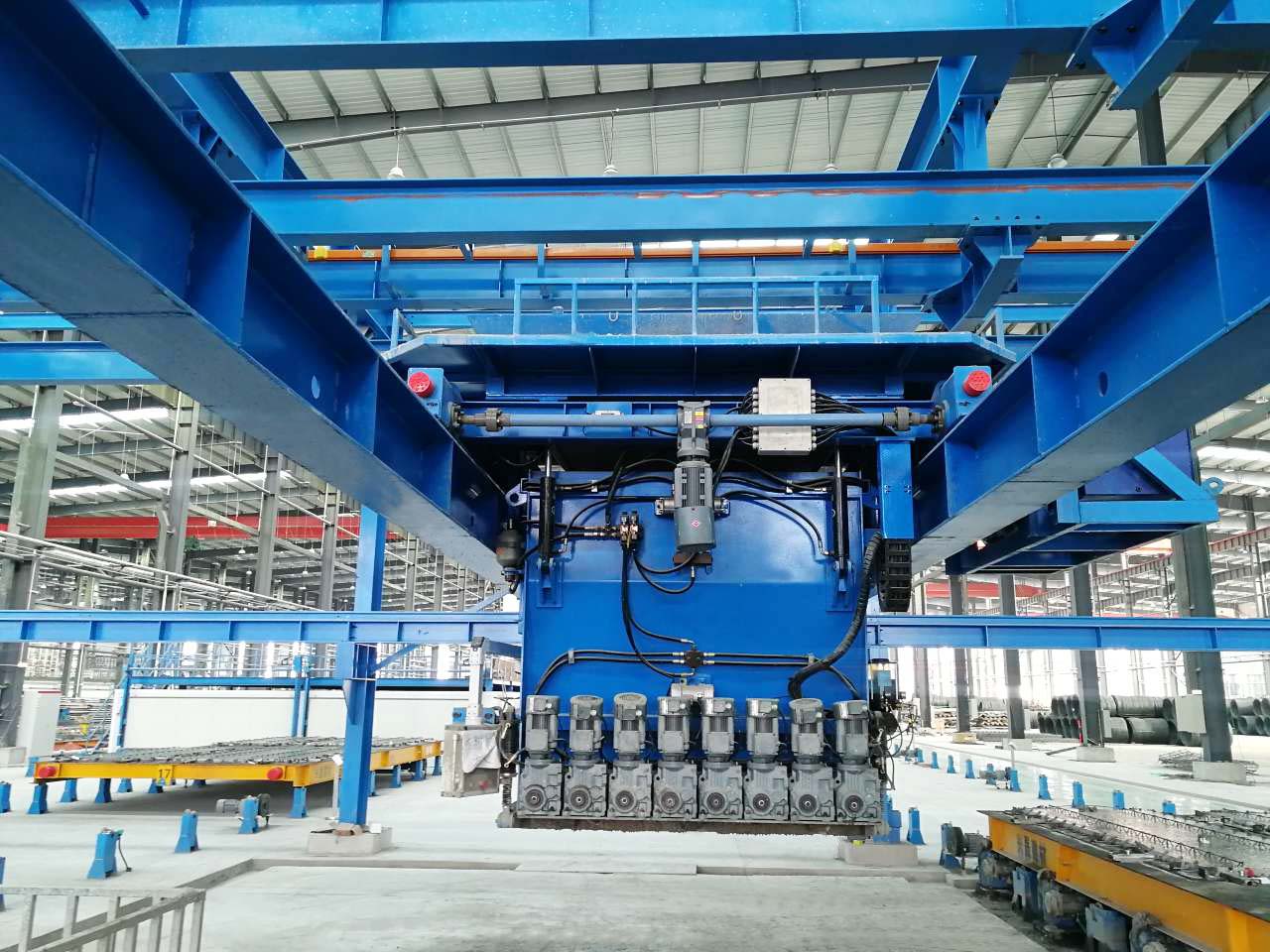 Gantry concrete spreader