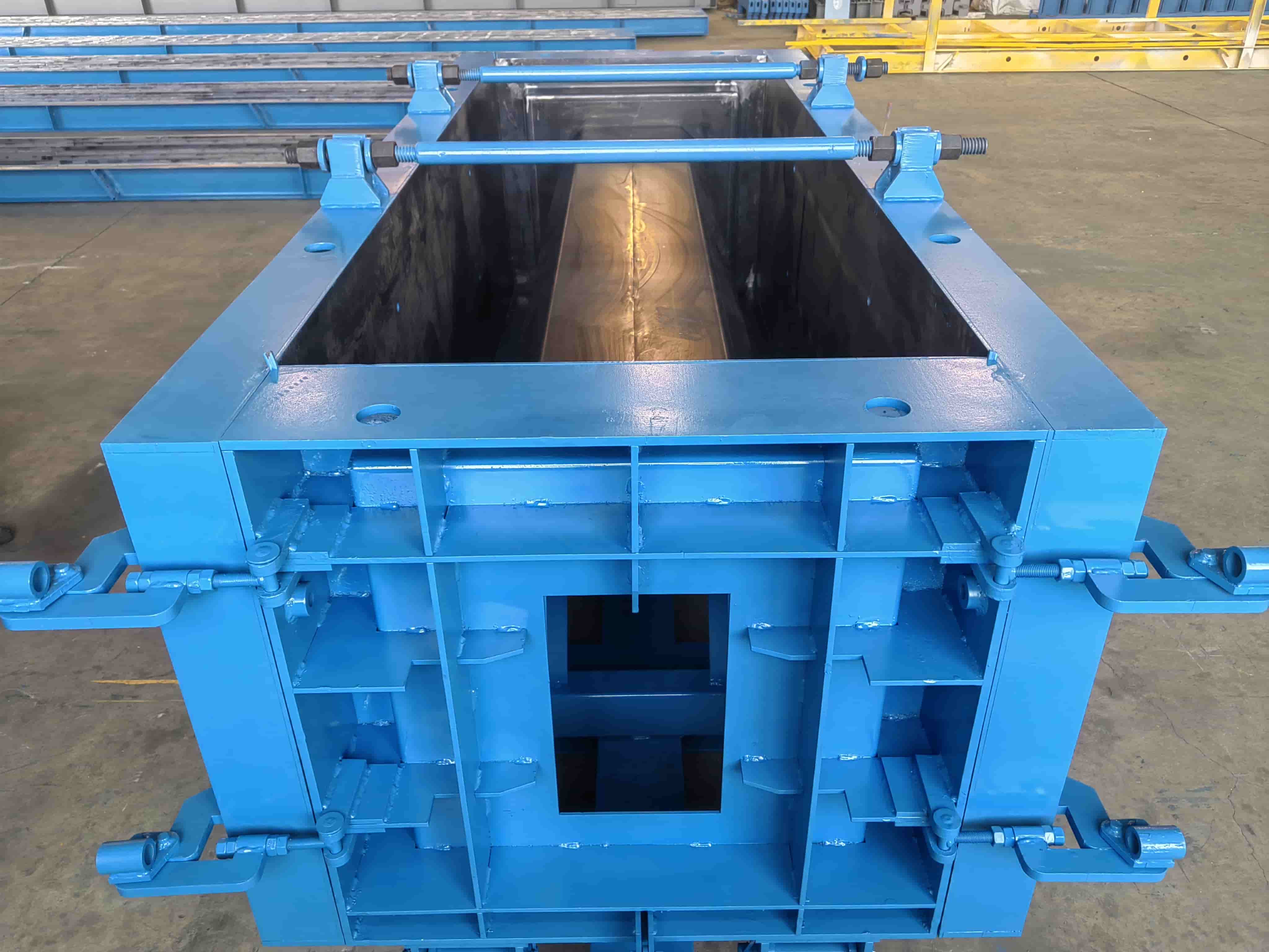 แม่พิมพ์ช่องน้ำสำเร็จรูป