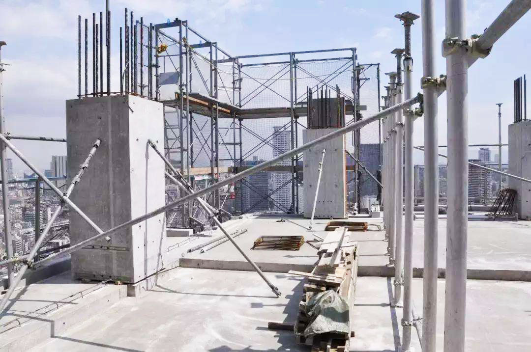 Adjustable column mold