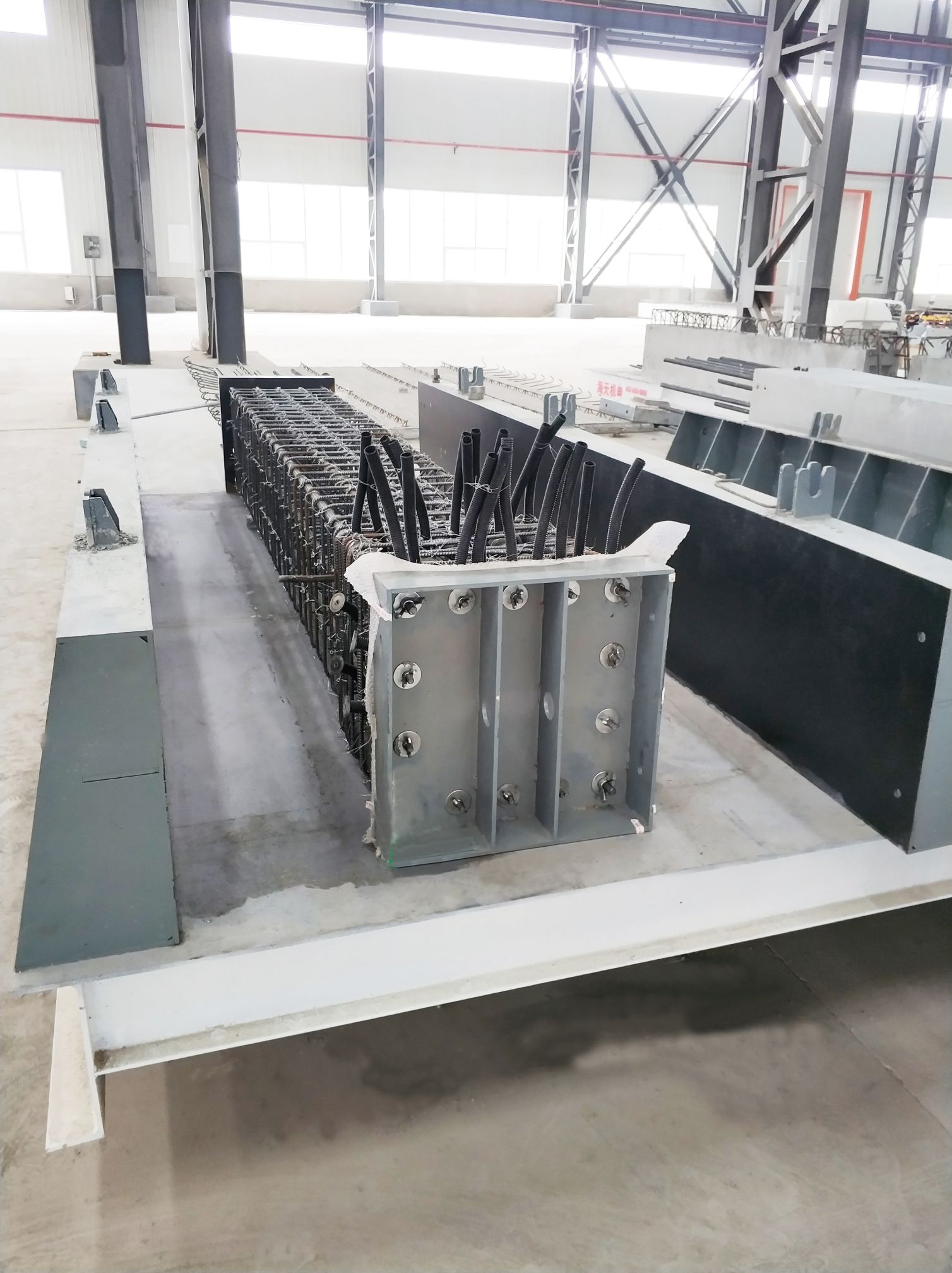 Adjustable column mold